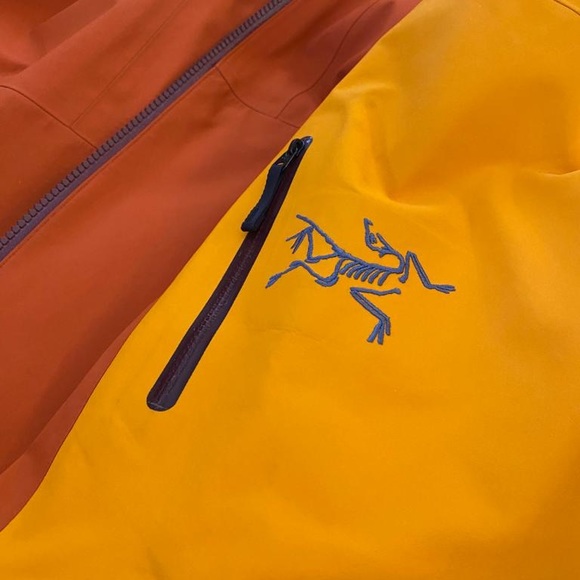 SOLD Arc’teryx Rare GORETEX XL Hard Shell Jacket - Picture 4 of 15